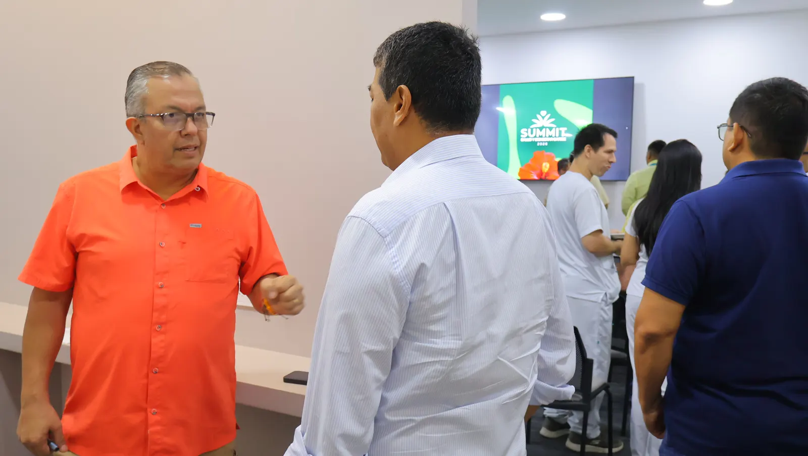 Networking entre asistentes al Summit Salud y Bienestar Caribe en Montería