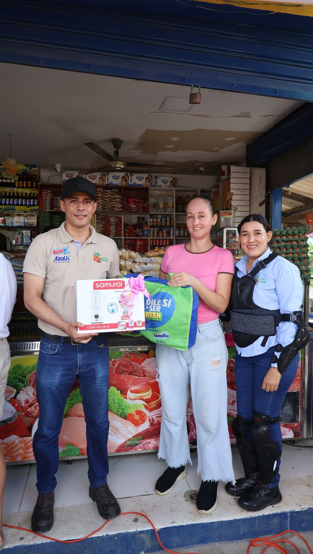 Tendera premiada durante el recorrido de caravanas